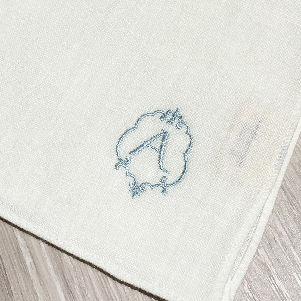 Linen la vie(リネン ラ・ヴィ)：ギフトボックス入り 選べるイニシャル刺繍 リネン100％ハンカチ 2062