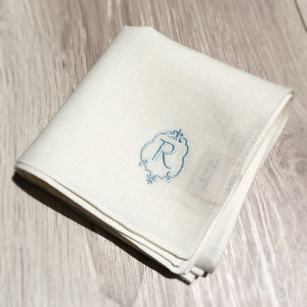 Linen la vie(リネン ラ・ヴィ)：ギフトボックス入り 選べるイニシャル刺繍 リネン100％ハンカチ 2062